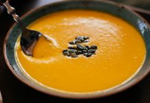 Tekvicový prívarok s vajíčkom – Recept shallow focus photography of squash soup