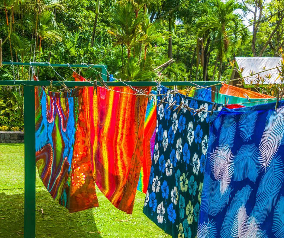 Batikovanie patrí medzi najstaršie a tiež najpoužívanejšie spôsoby farbenia a zdobenia textilných materiálov.