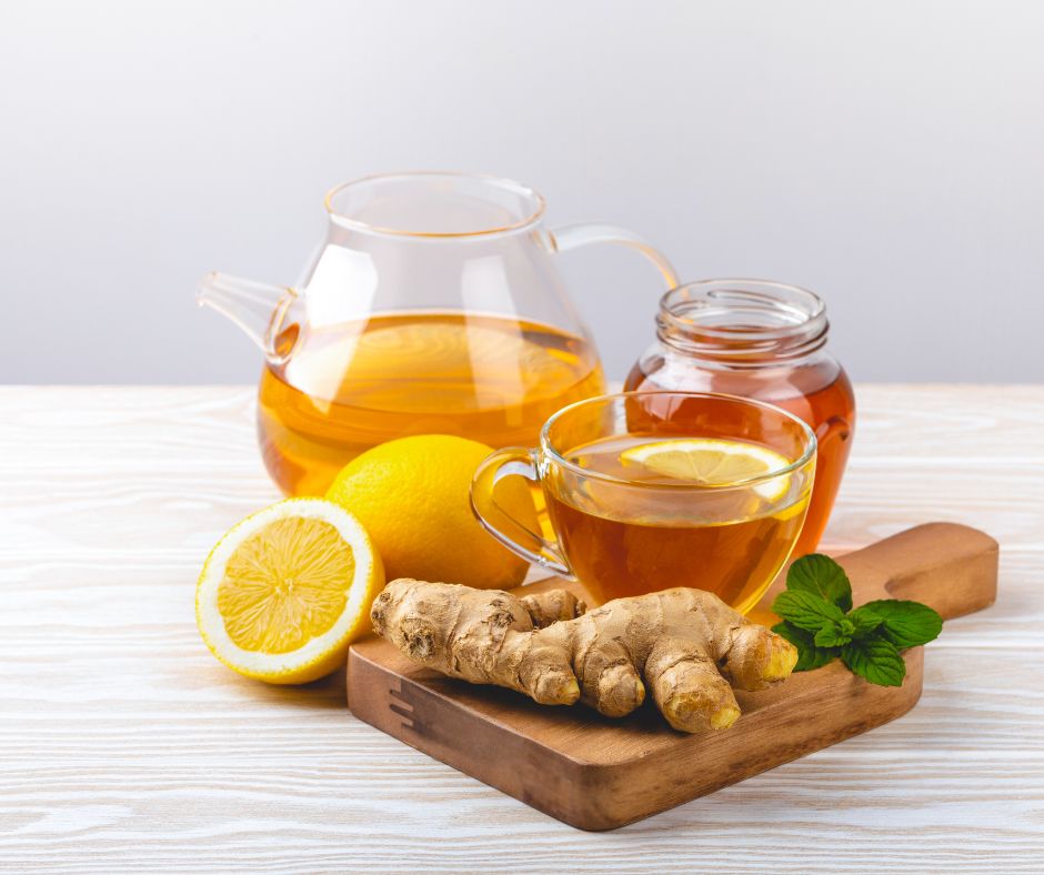 V období rozšírených vírusových ochorení siahnite po bylinných čajoch známych svojimi liečivými účinkami – rakytníkový, šípkový, lipový alebo čaj zo sušených plodov bazy čiernej. 