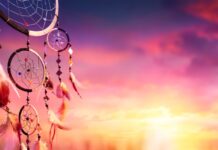 Lapač snov polapí vaše zlé sny Je úplne jedno, či veríte starej indiánskej legende o lapači snov alebo si chcete spestriť svoj interiér krásnym etno doplnkom. Lapač snov takým rozhodne je.