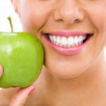 Prírodné bielenie: Chutné a zdravé potraviny pre vaše krásne zuby