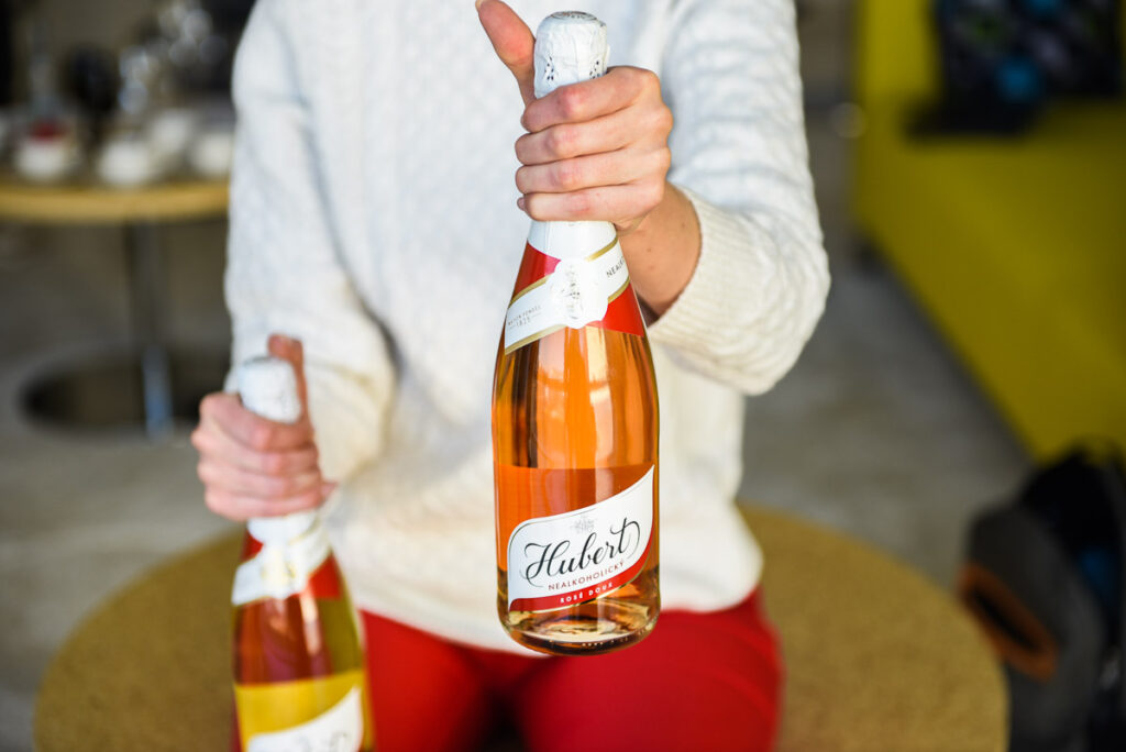 Nealkoholický šumivý nápoj Hubert  je v ponuke v dvoch variantoch –Blanc Doux a Rose Doux . 