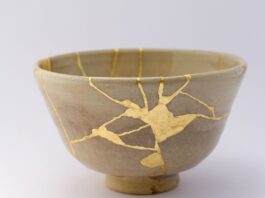 Kintsugi je o kráse v nedokonalosti.
