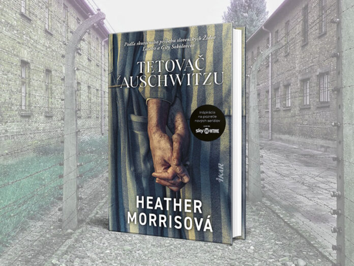 Svetový bestseller Tetovač z Auschwitzu vznikol podľa príbehu Laleho a Gity Sokolovcov, sa dočkal filmového spracovania. Čoskoro príde na jednu streamovaciu službu a pri tejto príležitosti vychádza jeho tretie vydanie s filmovou obálkou.