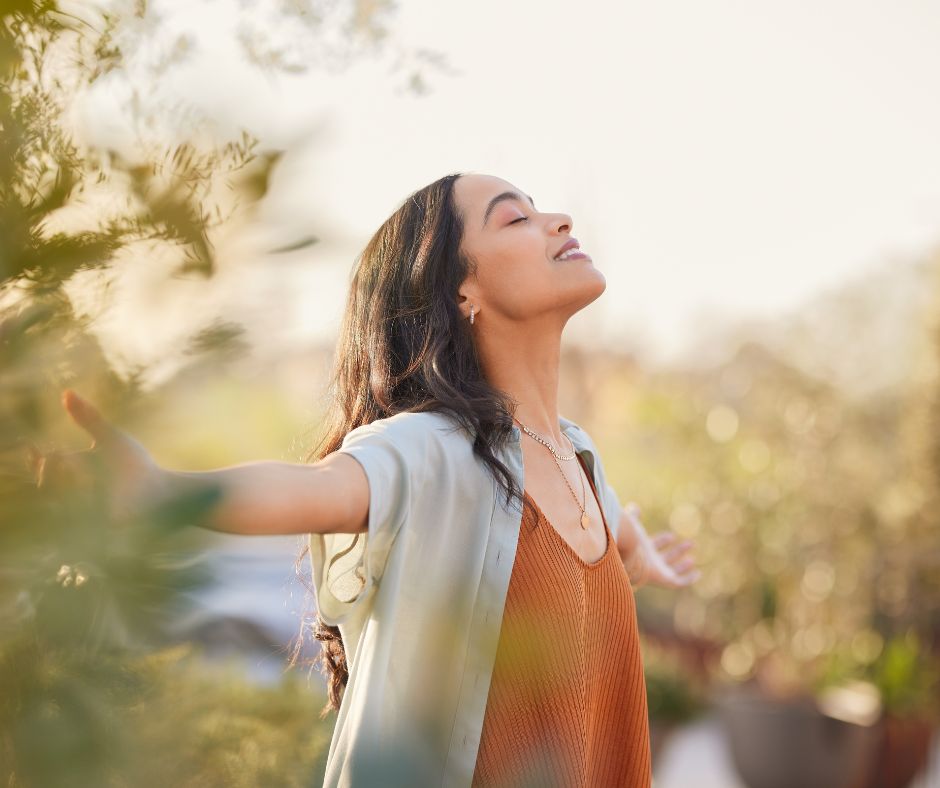 Meditácia všímavosti, známa aj ako mindfulness, je technika zameraná na plné uvedomenie si prítomného okamihu. 