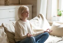 Ženy odhalili: Meditácia všímavosti je ich tajná zbraň proti menopauze! Meditácia všímavosti, známa aj ako mindfulness, sa ukazuje ako účinný nástroj na zvládanie symptómov menopauzy a zlepšovanie kvality života v tomto období.