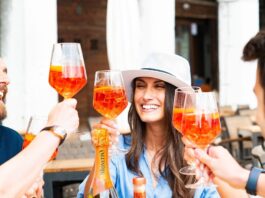 Základom Mionetto SPRITZ je pravé talianske prosecco a pomarančový likér Mionetto Aperitivo.