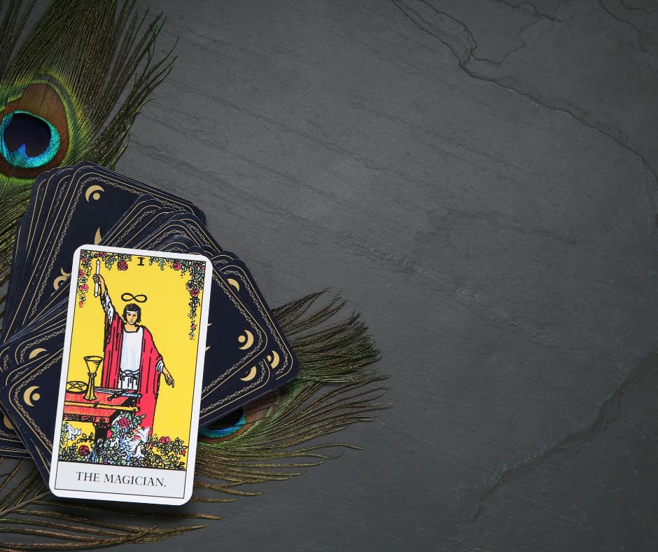 Karta Mág nám pripomína, že sila, ktorú hľadáme, je už v nás. Je to karta potenciálu, tvorivosti a odvahy veriť vo vlastné schopnosti.