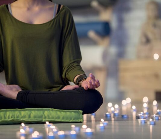 Ako odpustiť a pustiť minulosť? Tajomstvo vnútorného pokoja Afirmácie sú pozitívne vyhlásenia, ktoré nám pomáhajú zmeniť naše myslenie a podporiť emocionálne uzdravenie.