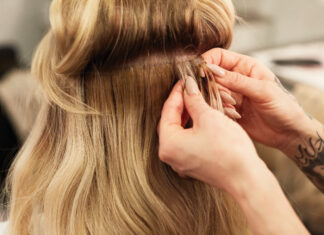 Flaunt Extensions – cesta k dlhým, hustým a prirodzeným vlasom S novými tape-in predlžovacími páskami Flaunt Extensions od Paul Mitchell® máte svoju vysnívanú hrivu doslova na dosah ruky.