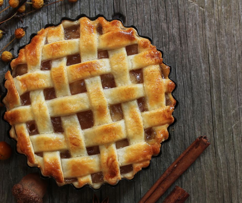 Apple Pie, alebo klasický americký jablkový koláč, je symbolom domácej pohody a nostalgických chutí.