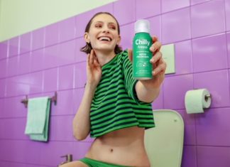 Chilly prináša intímnu penu pre celodennú sviežosť Chilly, obľúbená značka produktov intímnej hygieny, prichádza s revolučnou novinkou Chilly No Rinse. Táto intímna pena na umývanie umožňuje dôkladnú hygienu bez nutnosti oplachovania.