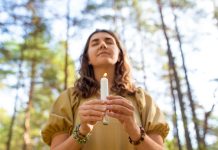 Máj nie je len mesiacom lásky a rozkvitnutých stromov, ale aj obdobím, kedy môže každá žena osláviť svoju vnútornú jar. Pripravili sme pre vás jemný rituál pre ženy, ktorý vám pomôže spojiť sa so svojím telom, intuíciou a radosťou zo života.