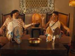 Užite si v kine leto a exotiku. Francúzsky film Láska, neblázni! prináša farebnú a dynamickú komédiu, ktorá s humorom rozoberá nielen partnerské vzťahy, ale aj pracovné ambície, kultúrne rozdiely a osobné hodnoty. Do kín prichádza už tento týždeň!
