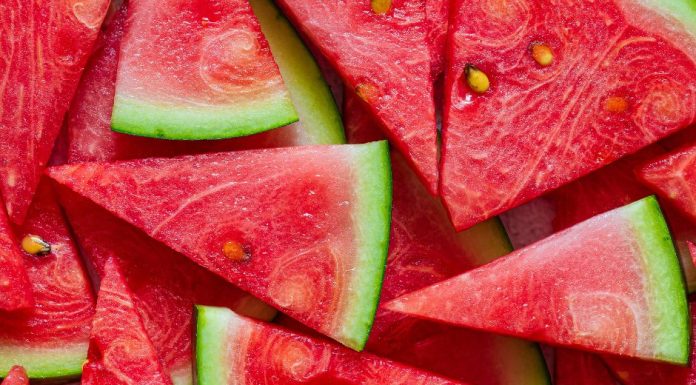 Melón patrí k letu rovnako ako slnko či oddych pri vode. Osviežuje, hydratuje a vďaka svojej sladkej chuti dokáže nahradiť aj dezert. Mnohí sa však pýtajú, či je vhodný aj počas chudnutia.