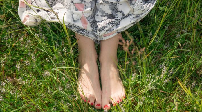 Myšlienky zdravej chôdze podporuje značka Vivobarefoot. Prináša vám obuv, ktorú na chodidlách nebudete cítiť a užijete si každý jeden krok.