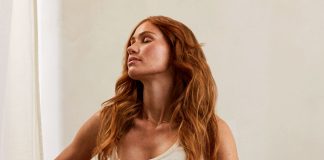 Tea Tree Scalp Care je unisex  riešenie pre všetkých, ktorí majú jemné a riedke vlasy bez objemu.