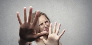 Možno si to ani neuvedomuješ, ale tvoj najväčší strach nie je zlyhanie. Je to úspech. Áno, ten istý úspech, o ktorom snívaš. Ten, ktorý si si už stokrát predstavila – ale zakaždým, keď sa k nemu priblížiš, niečo ťa zabrzdí. Odložíš to, spochybníš sa, stiahneš späť.