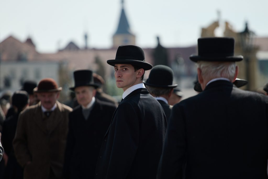 Film Franz režisérky Agnieszky Holland prichádza do kín onedlho. Slovenskí diváci sa na neho môžu tešiť už od 2. októbra.