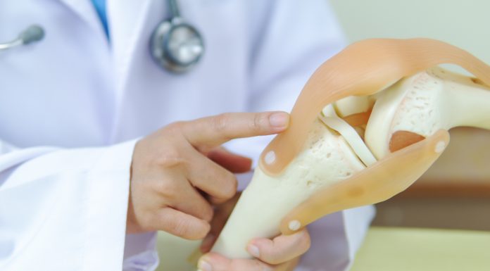 Biologická liečba kĺbov predstavuje prelomovú kapitolu v ortopédii a reumatológii. Ponúka cielenú alternatívu k tradičným liečebným postupom.