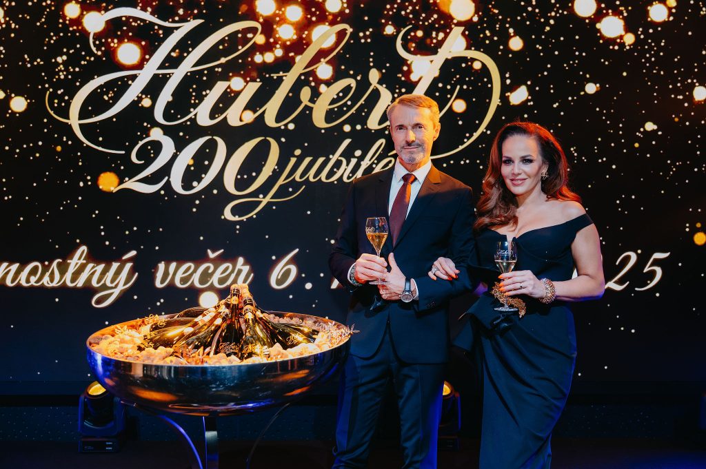 Za históriou obľúbeného sektu Hubert sa skrýva krásny príbeh dvoch ľudí Johanna a Paulíny, ktorí si padli do oka i do manželského zväzku. Príbeh, ktorý zdobí láska a nepochybne i láska k vínu, ktoré bolo v okolí Prešporku mimoriadne kvalitné.