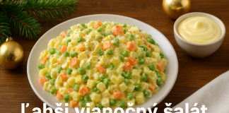 Vianočný šalát patrí medzi jedlá, ktoré jednoducho musíme mať na štedrovečernom stole. Recept na ľahšiu verziu.
