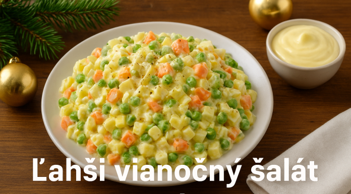Vianočný šalát patrí medzi jedlá, ktoré jednoducho musíme mať na štedrovečernom stole. Recept na ľahšiu verziu.