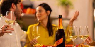 Prosecco Mionetto DOC Treviso brut orange z oblasti Trevisso vám môže robiť spoločnosť, či už budete tráviť prijemný jesenný večer so svojim amore, alebo si budete chcieť štrngnúť spoločne na párty so svojimi amici.