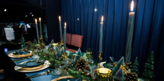 Sviatočný stôl vie vytvoriť atmosféru, ktorá zblíži, upokojí a dodá večeru úplne iný rozmer.