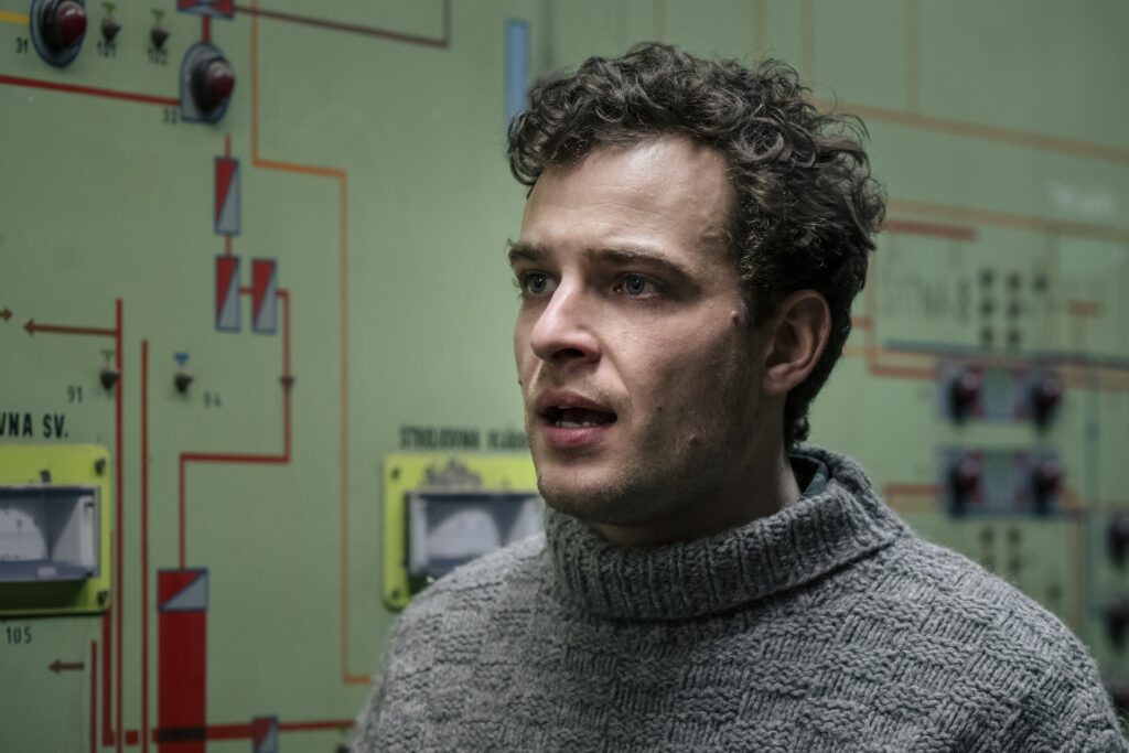 Tvorcovia celovečerného životopisného filmu ŠAMPIÓN predstavujú oficiálny trailer k výnimočnému filmovému projektu. Spája hviezdne herecké obsadenie, vrcholový šport a vizuálne spracovanie svetovej úrovne.