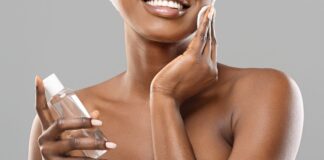 Používala som micelárnu vodu roky. Fungovala. Neštípala. Pleť bola v pohode. A zrazu? Pleť ma ťahá, reaguje citlivejšie, niekedy aj štípe.