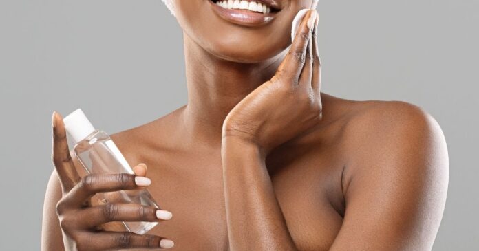 Používala som micelárnu vodu roky. Fungovala. Neštípala. Pleť bola v pohode. A zrazu? Pleť ma ťahá, reaguje citlivejšie, niekedy aj štípe.