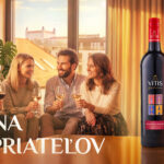 Stretnutia s priateľmi nemajú veľa pravidiel – vychádzajú však z jednoduchej pravdy – čas plynie inak, keď ste s tými správnymi ľuďmi. Netreba sa pretvarovať, netreba nikoho ohurovať – presne taká je aj kolekcia Vitis Galéria.