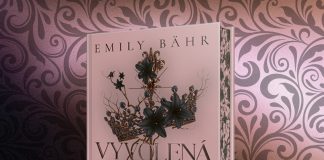 Len jedna môže získať korunu. Nová romanfantasy séria Vyvolená mieri medzi knižné hity Román Vyvolená – Sny zo zlata od Emily Bähr ponúka presne tú kombináciu romantiky, napätia a fantasy atmosféry, ktorú fanúšikovia žánru romantasy milujú.