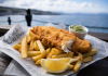 Fish and Chips Tradičné britské jedlo, ktoré si zamiloval celý svet Ak by ste mali vymenovať jedlo, ktoré najviac reprezentuje Britániu, fish and chips by sa určite ocitli na prvých miestach.
