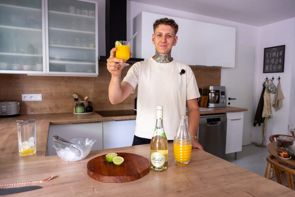 Jednoducho zmiešate v pomere 1:1 kvalitný sekt a pomarančový džús a ozdobíte plátkom citrusu. My vám však poradíme, ako dosiahnuť, aby bol drink naozaj lahodný a hlavne dokonale vychladený.