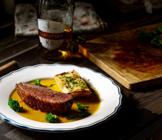 Kačacie prsia s hokkaidó Velouté s Karpatským KB Dnes pre vás vytvoril novú špecialitu s Karpatským KB foodbloger Juraj @meat.ing. Velouté pochádza z francúzskeho výrazu velours, čo znamená zamat.