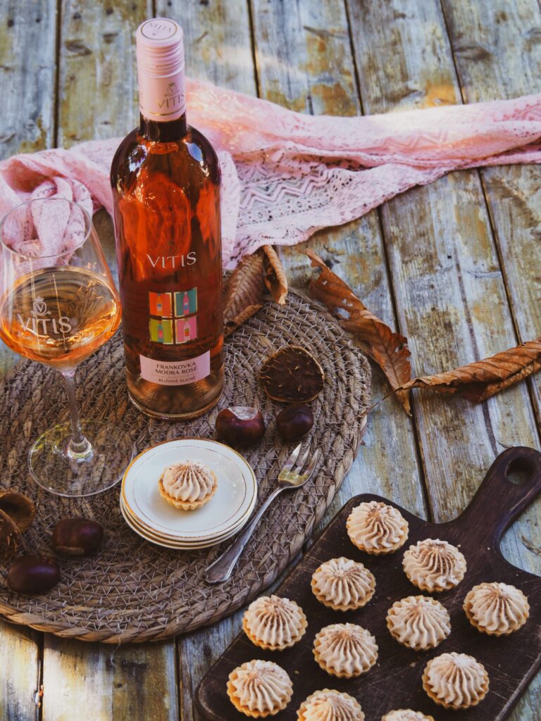 Recept plný jesene pripravila Miška Sistersbakery. Gaštanové košíčky.